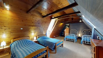 6 bedrooms, iron/ironing board, travel cot, free WiFi