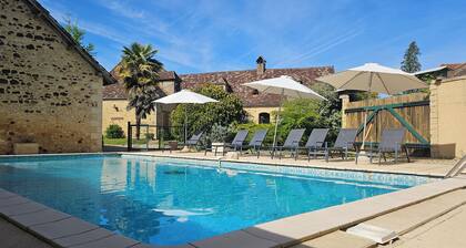La Robertie, grande périgourdine avec piscine privée et jardin clos