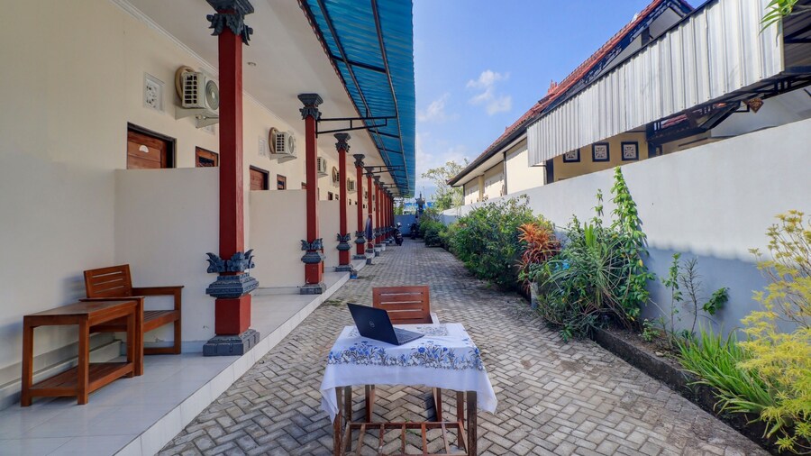 OYO Life 92838 Kost Ibu Surya