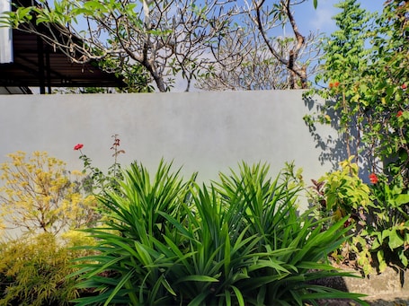 Jardín. OYO Life 92838 Kost Ibu Surya