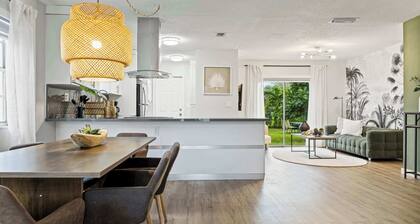 Hidden Garden, Miami Escape, Parking and Spacious