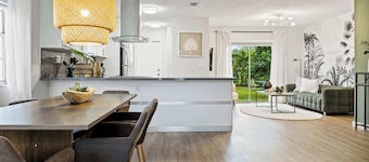 Hidden Garden, Miami Escape, Parking and Spacious