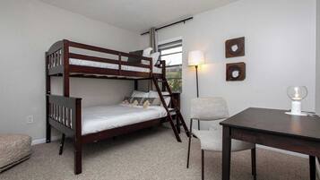 3 bedrooms, desk, iron/ironing board, travel crib