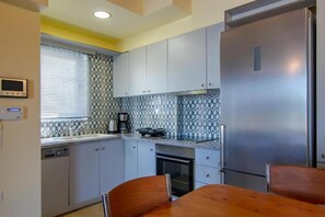 Dishwasher, cookware/dishes/utensils