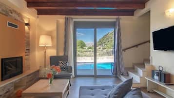 50-inch Smart TV with digital channels, heated floors, computer monitors