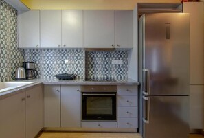Dishwasher, cookware/dishes/utensils