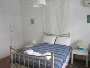 1 soverom, safe på rommet, skrivebord og strykejern/-brett