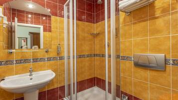 Shower, free toiletries, hair dryer, towels