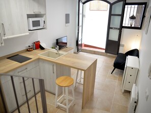 Køleskab, mikrobølgeovn, ovn, kogeplade