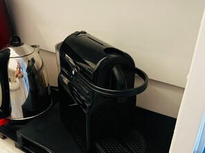 Kaffee und/oder Kaffeemaschine