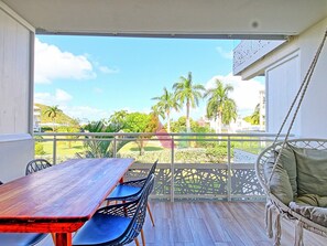 Outdoor dining - Studio in Anse Marcel, beach, air conditioning, parking (Saint-Martin)