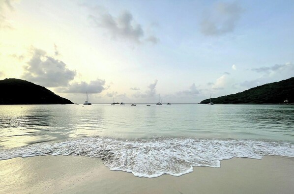 On the beach - Studio in Anse Marcel, beach, air conditioning, parking (Saint-Martin)