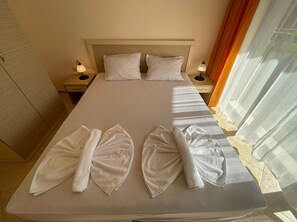 1 bedroom, bed sheets