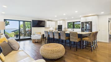 Smart TV, fireplace, offices