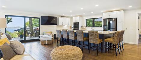 TV connectée, cheminée, espaces bureaux