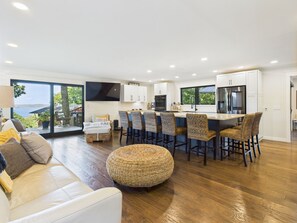 Smart-TV, Kamin, Arbeitsbereiche