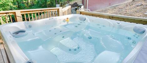 Bañera de hidromasaje al aire libre