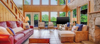 Kentucky Lake Farmhouse & Chalet