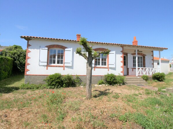 Exterior - Central House Near Beach with Garden and Parking (La Tranche-sur-Mer)