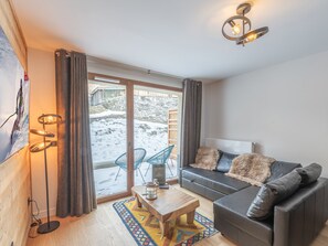 TV - Elegant apartment in Huez with balcony and parking (Huez)
