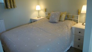 1 bedroom, iron/ironing board, travel cot, free WiFi - The Coach House Annex Malpas (Malpas)