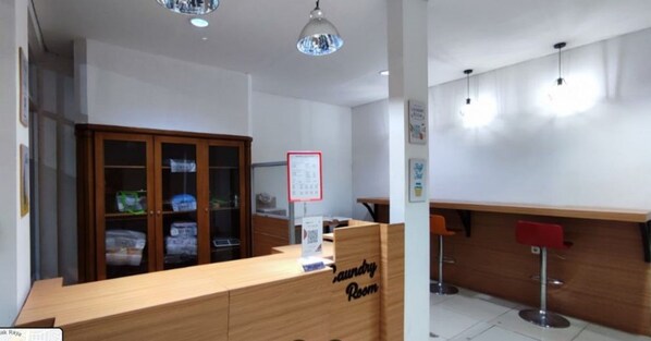 Reception - OYO Life 92779 Kost Arjuna (Tangerang)