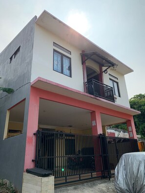 Front of property - OYO Life 92779 Kost Arjuna (Tangerang)