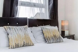 1 bedroom, iron/ironing board, WiFi, bed sheets - Spacious One bed, Stratford, Westfields, London (London)