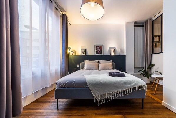 4 bedrooms, iron/ironing board, WiFi, bed sheets
