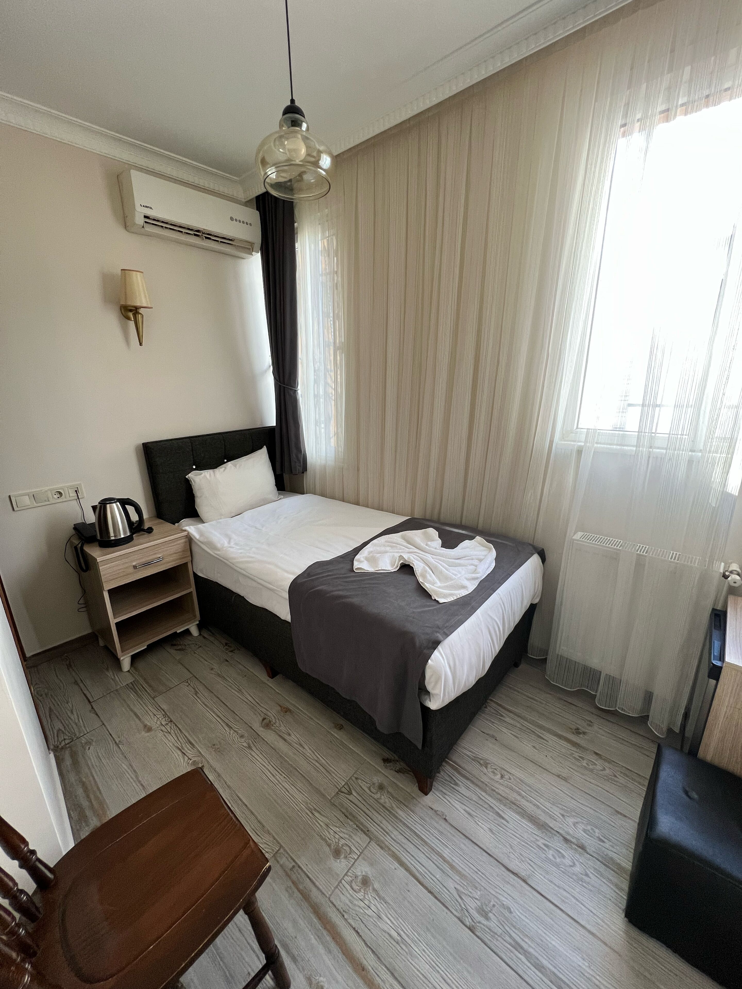 Basic Single Room | Free WiFi