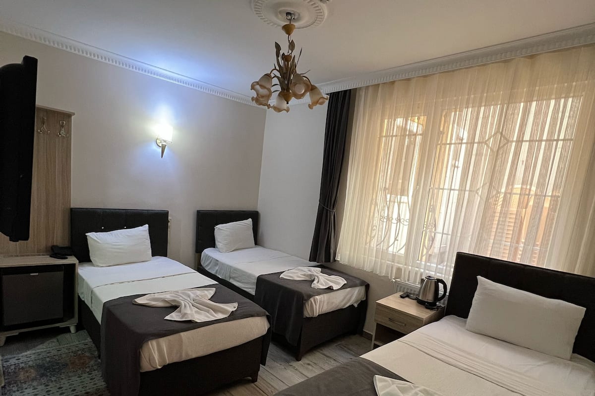 Eenvoudige driepersoonskamer | Gratis wifi