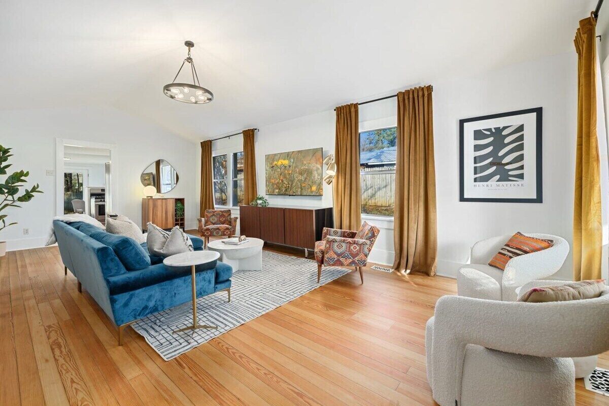 Urban Dwelling-0.7 mi to Fay Square-30+stays only
