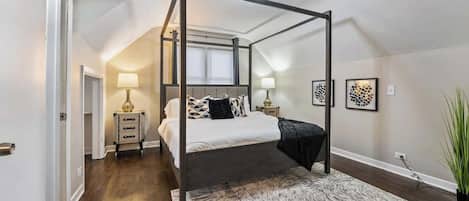 3 habitaciones, tabla de planchar con plancha, wifi y ropa de cama