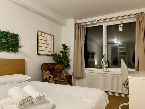 2 bedrooms, desk, iron/ironing board, travel cot