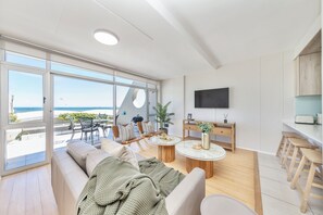 Smart TV - Dolphin Beach CG12, Blouberg by HMH (Cape Town)