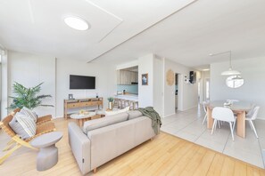 Smart TV - Dolphin Beach CG12, Blouberg by HMH (Cape Town)