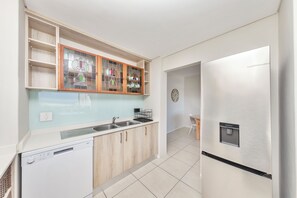 Fridge, microwave, oven, stovetop - Dolphin Beach CG12, Blouberg by HMH (Cape Town)