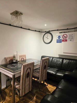 Standard Family Room for 4 | Iron/ironing board - Rayan's Lodge Stratford London by OYO (London)