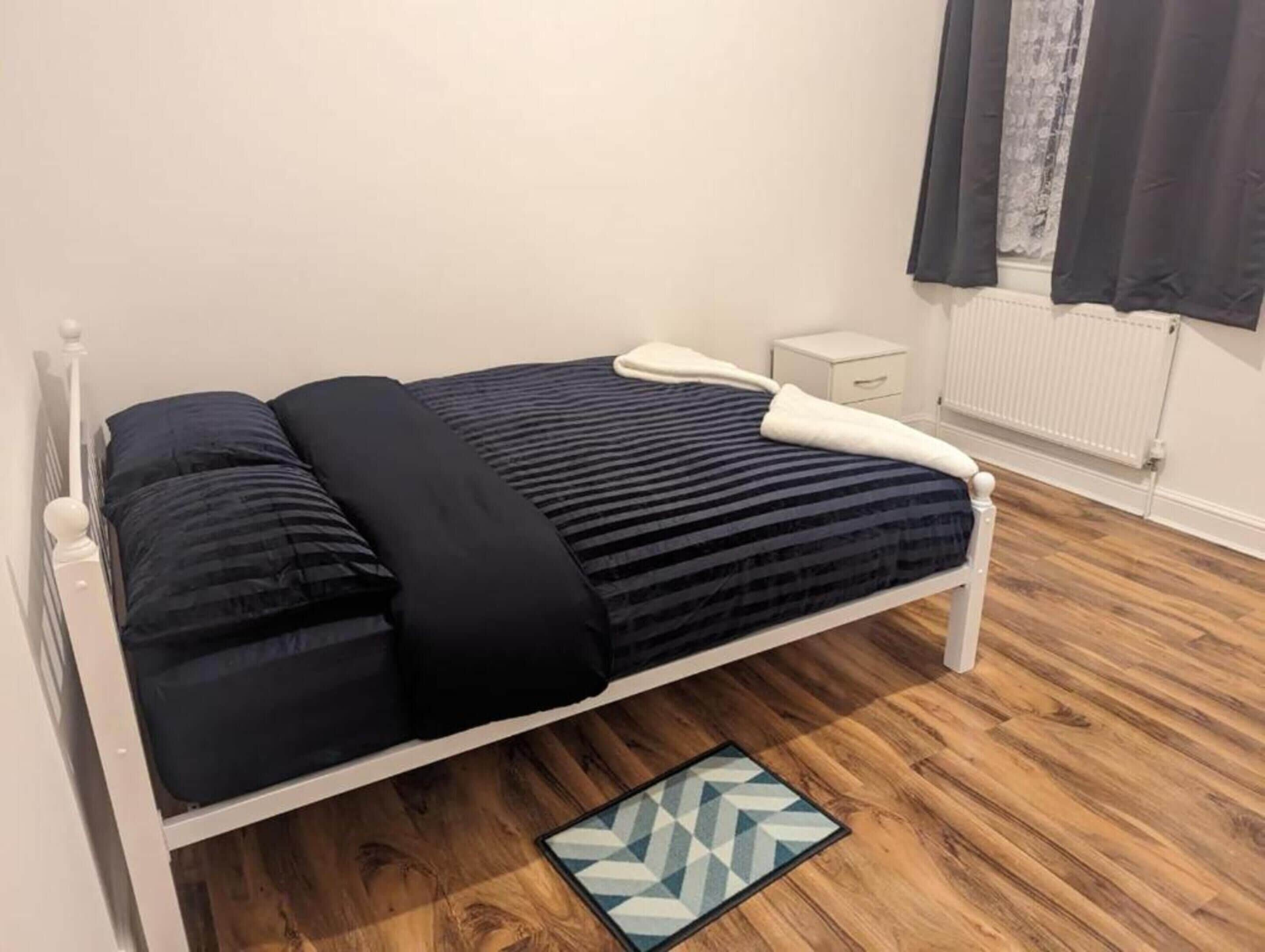 Standard King Room | Iron/ironing board