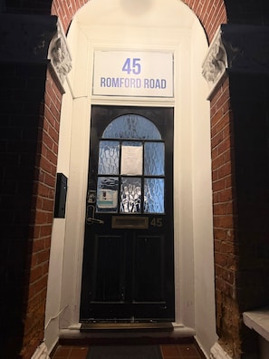 Front of property - Rayan's Lodge Stratford London by OYO (London)