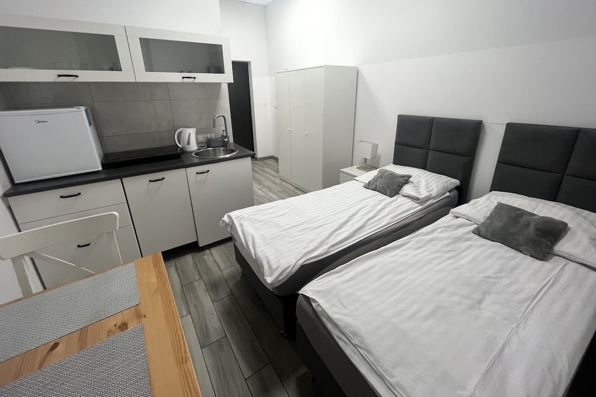 Standard Room, 2 Twin Beds, Ensuite, Lake View | 1 bedroom, individually decorated, iron/ironing board, free WiFi