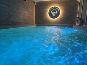 Indoor pool, open 9:00 AM to 7:00 PM, pool loungers - APARTAMENTY NA WZGÓRZU (Insko)