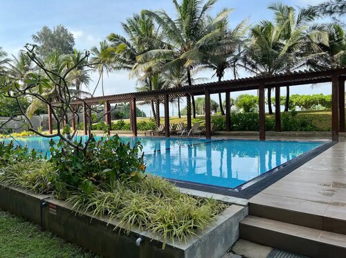 Absolutely beachfront luxury apartment 