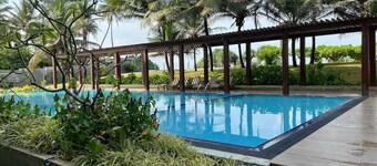 Absolutely beachfront luxury apartment 