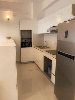 Micro-ondes, plaque de cuisson, lave-vaisselle