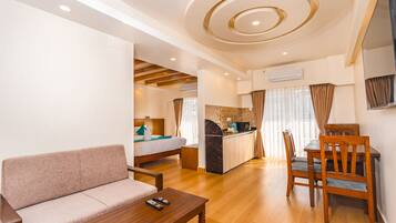 Desk, laptop workspace, soundproofing, free WiFi