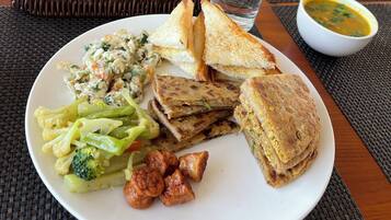 Daily buffet breakfast for a fee