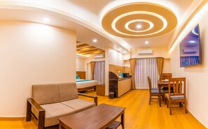 Studiosuite – deluxe | Oppholdsområde | Flatskjerm-TV