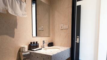 Camera Superior con 2 letti singoli, 1 letto matrimoniale | Bagno | Doccia, soffione a pioggia, set di cortesia firmato, bidet