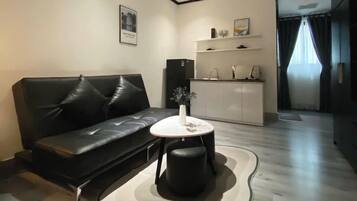 Basic Studio | Memory-foam beds, individually decorated, individually furnished, desk